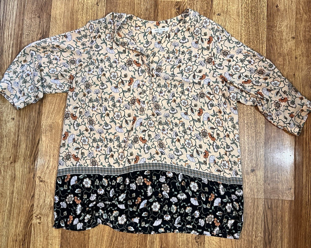 Rose + Olive 1X Plus Top Floral Low V Cut Peach Navy Blouse Shirt 3/4 Sleeve